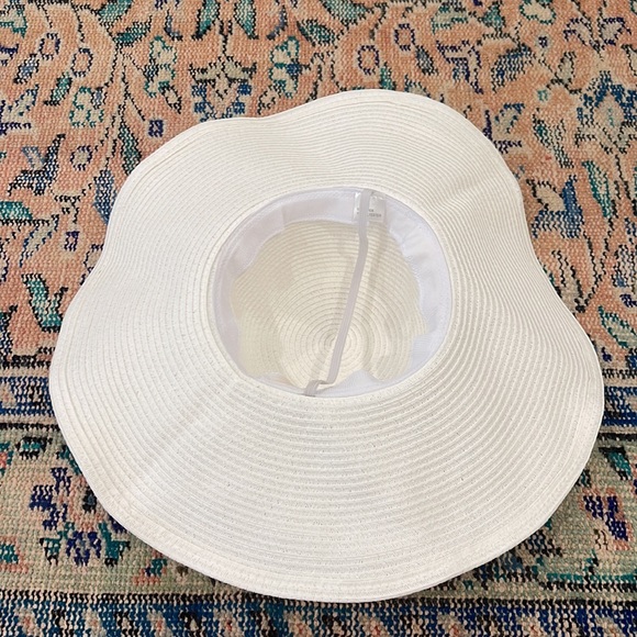 Large beach hat - Picture 2 of 3